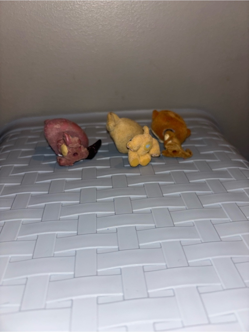 Littlest Pet Shop LPS Flocked Lot #810 Beaver #819 Meerkat #320 Retriever - Picture 6 of 7